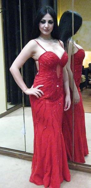 25P Arab Girl Flashing 5
