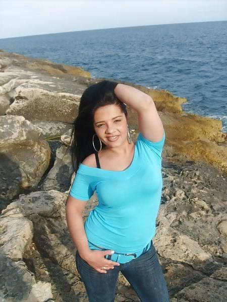 25P Arab Girl Flashing 5