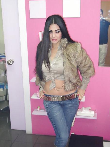 25P Arab Girl Flashing 5