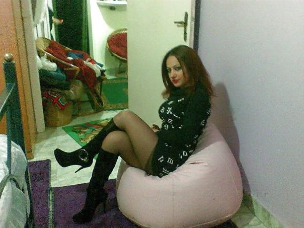 25P Arab Girl Flashing 5