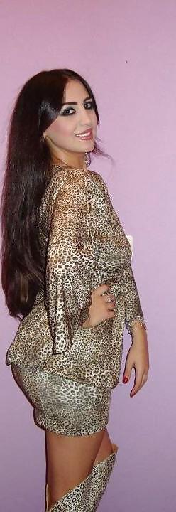 25P Arab Girl Flashing 5