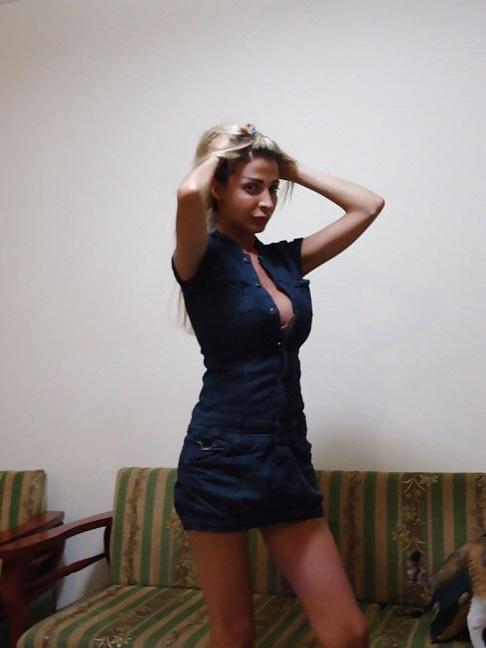 25P Arab Girl Flashing 5