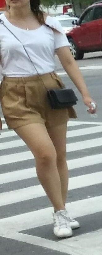 25P Candid legs and feet....