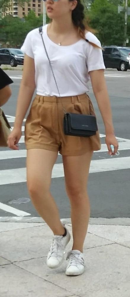 25P Candid legs and feet....