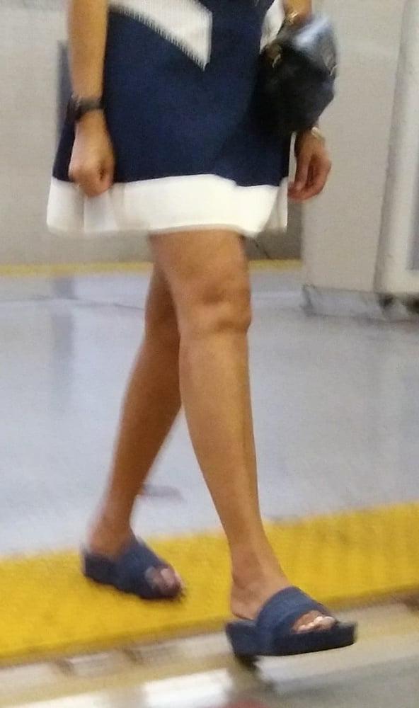 25P Candid legs and feet....