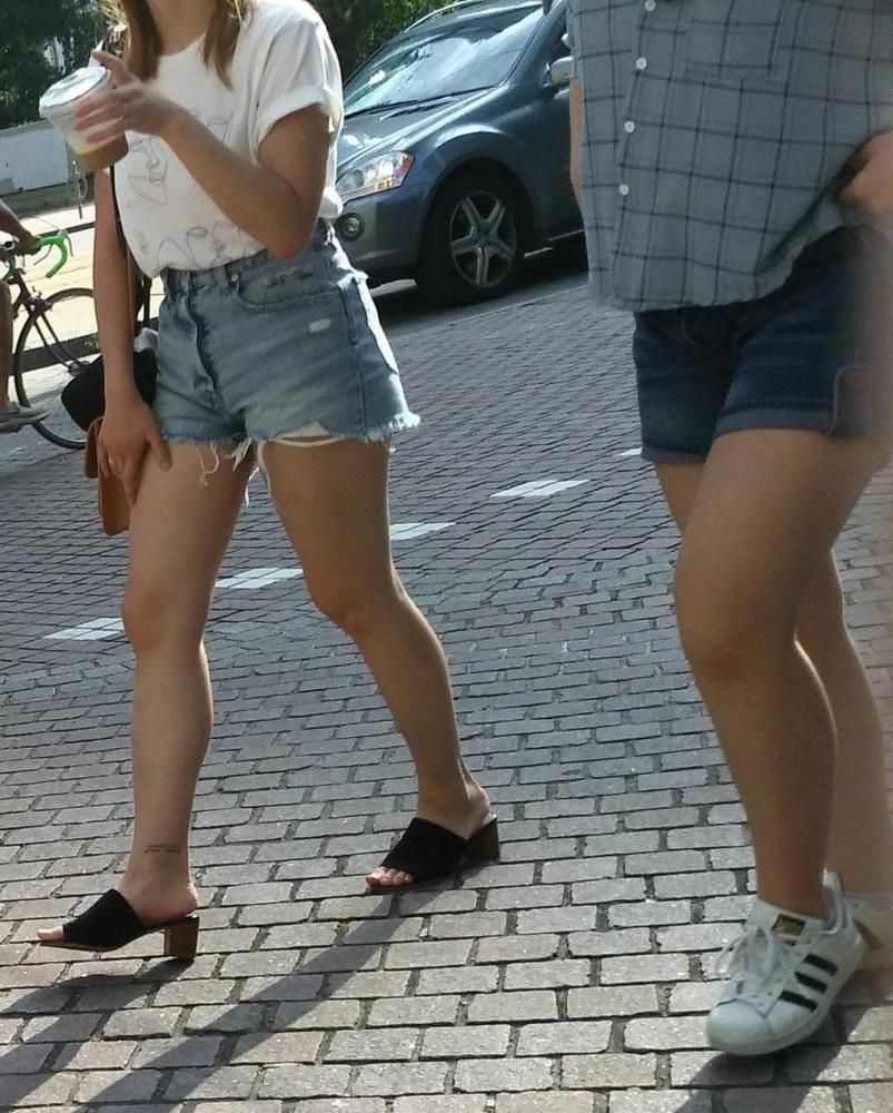 25P Candid legs and feet....