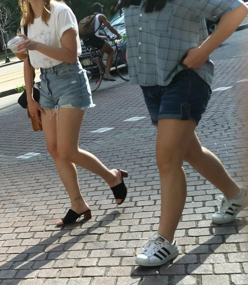 25P Candid legs and feet....
