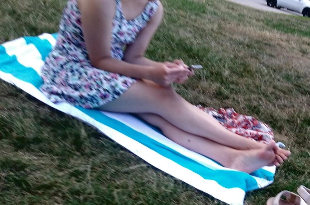 25P Candid legs and feet....