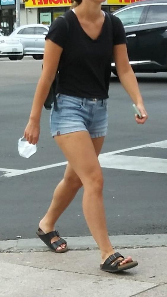 25P Candid legs and feet....
