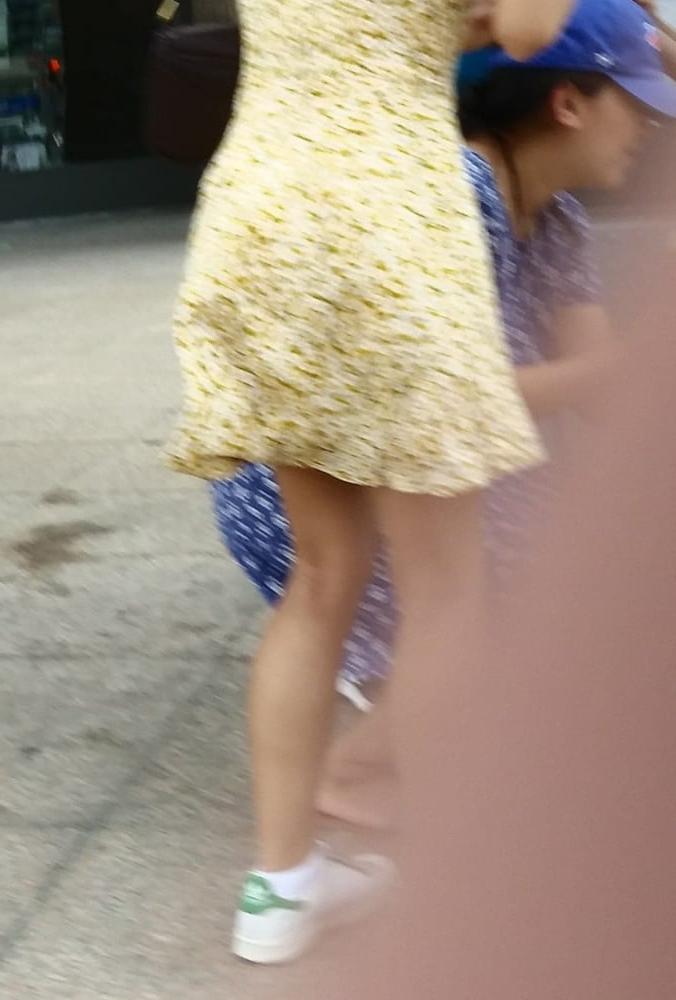 25P Candid legs and feet....