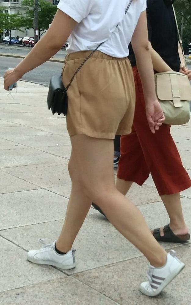 25P Candid legs and feet....