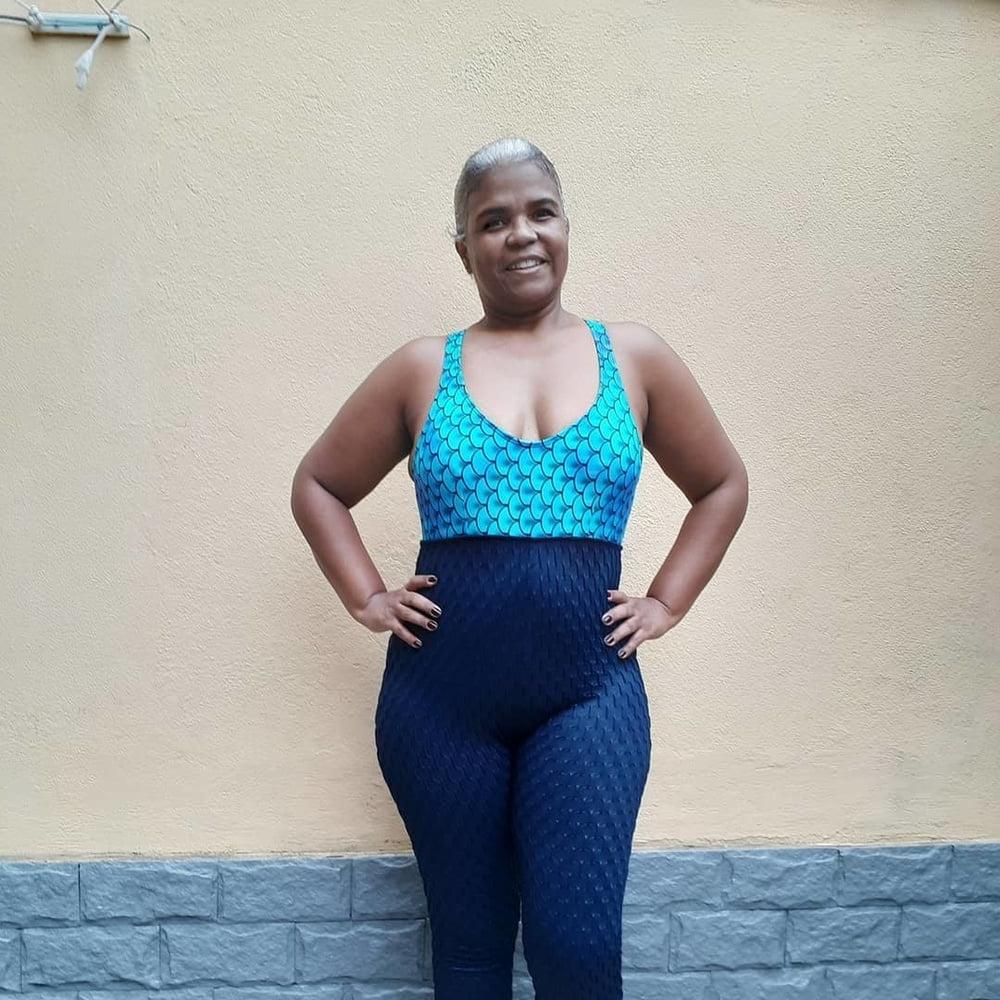 25P Gilf fitness very hot (mom to wank)