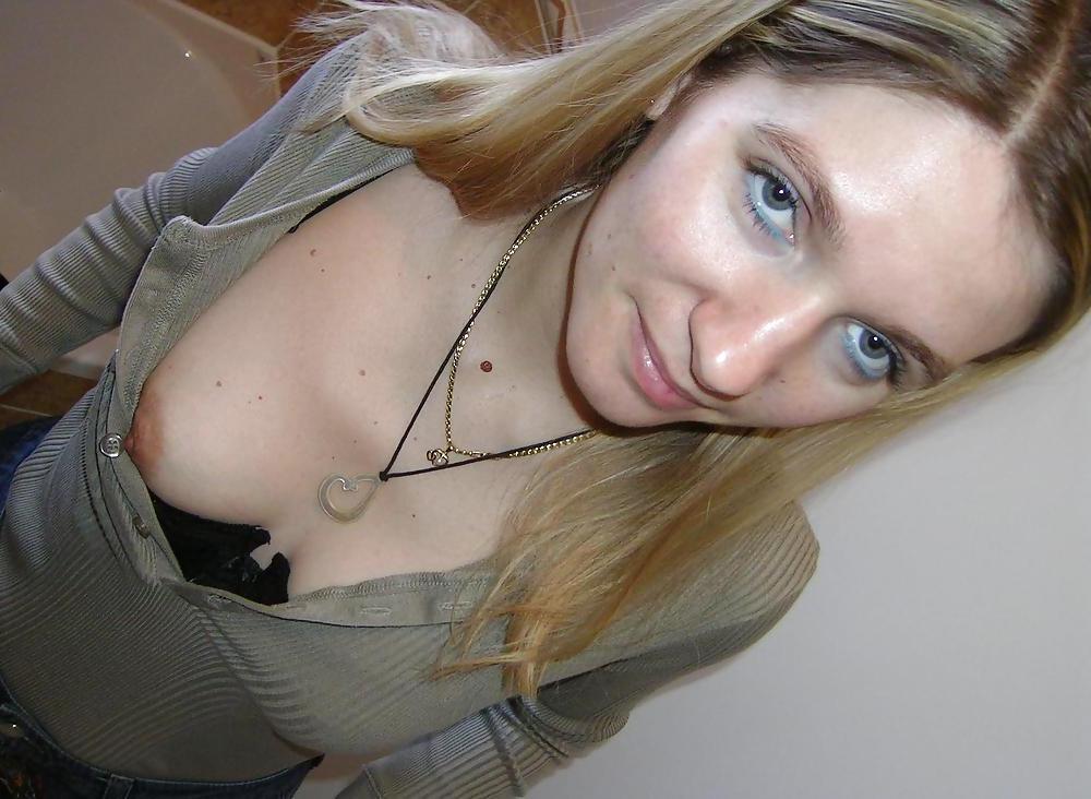 25P MILF IN STOCKINGS AND LINGERIE