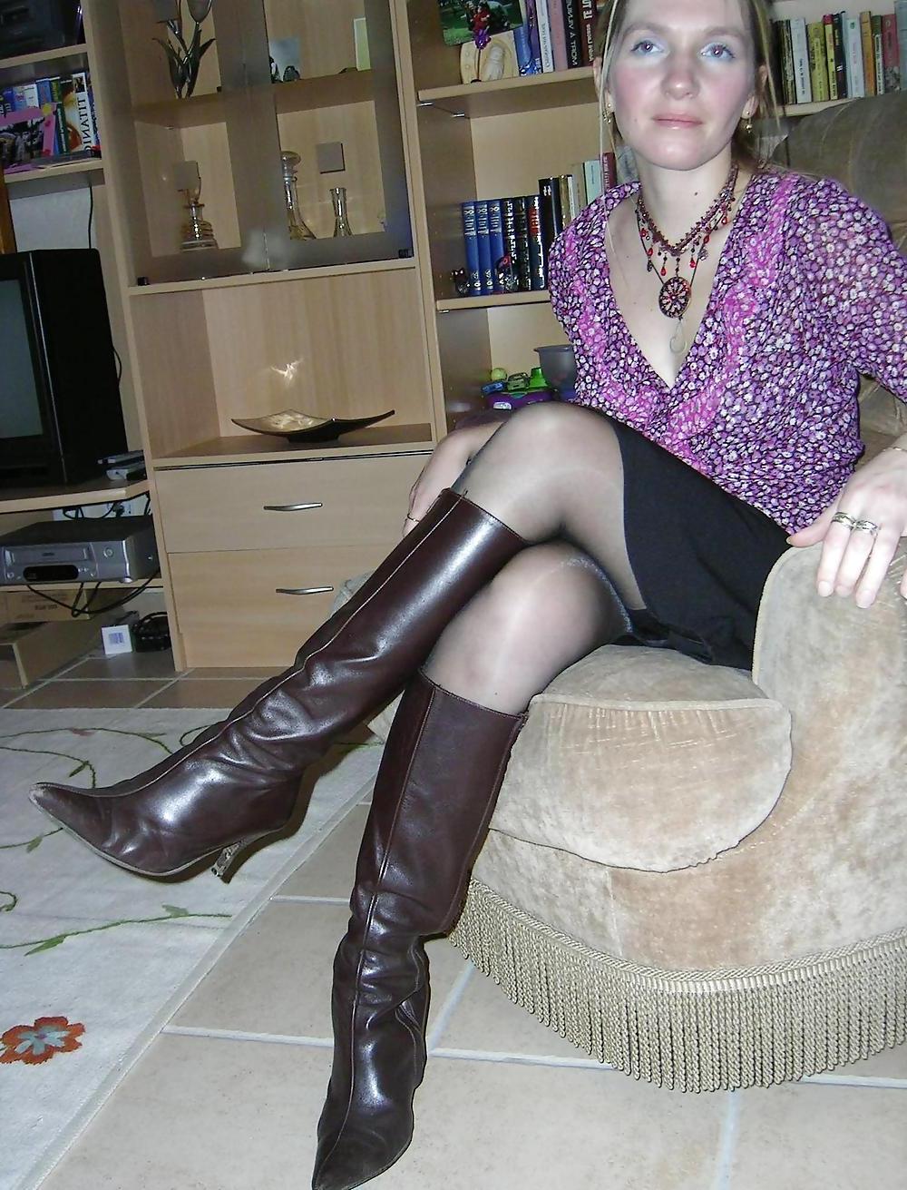 25P MILF IN STOCKINGS AND LINGERIE