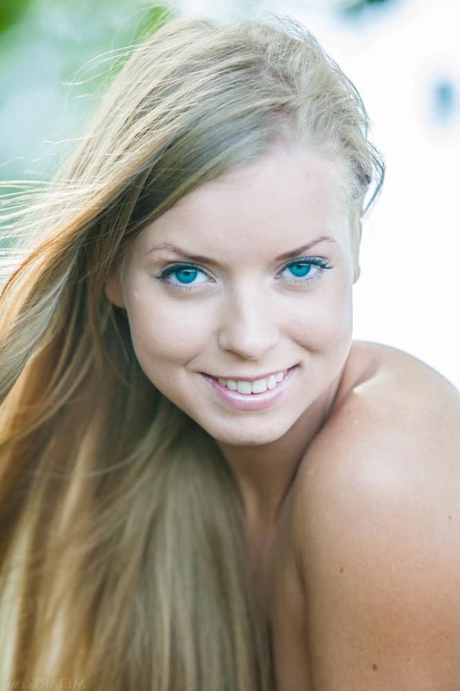 25P Beautiful young Blonde