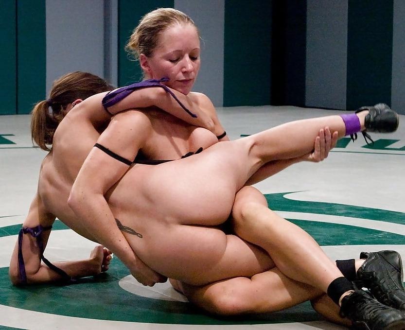 25P Ultimate Lesbian Wrestling (Blondes v Brunettes)