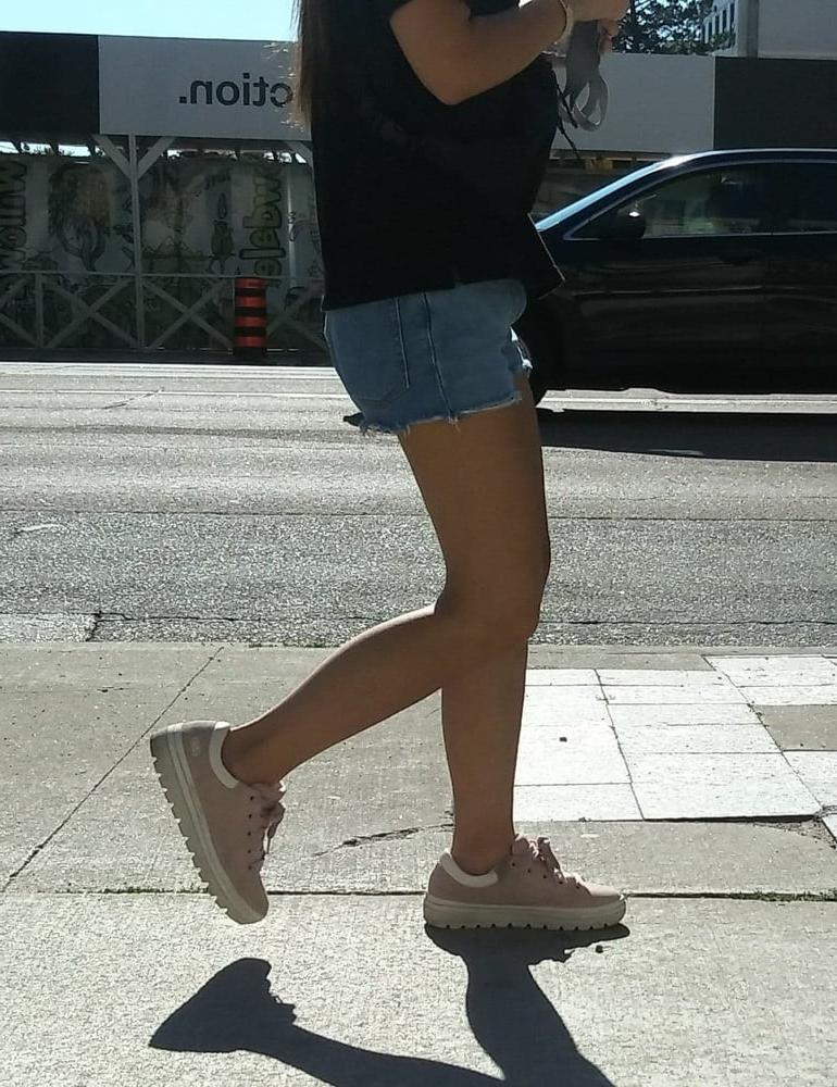 25P Candid legs and feet....