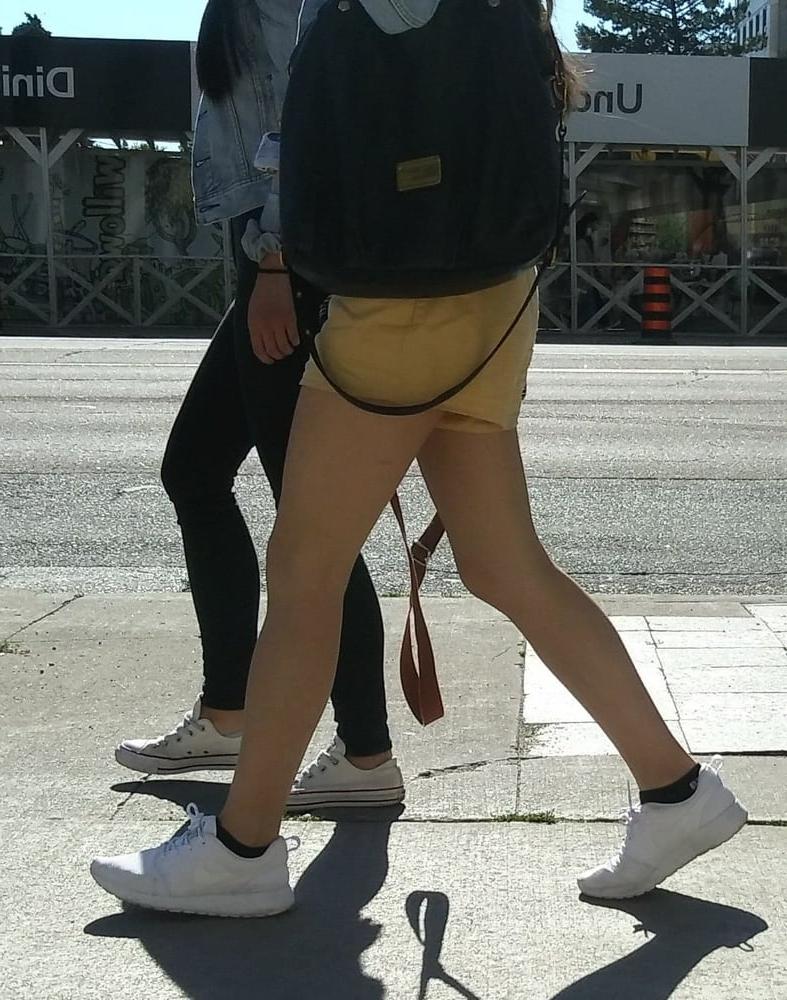 25P Candid legs and feet....