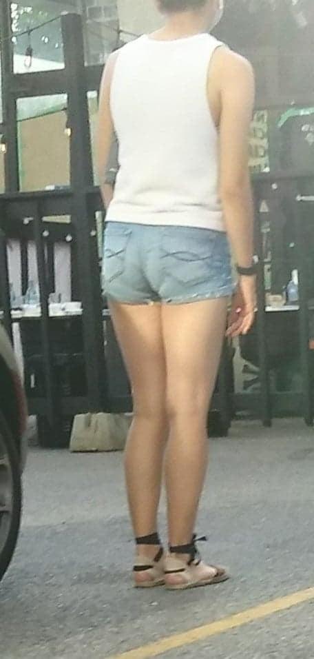 25P Candid legs and feet....