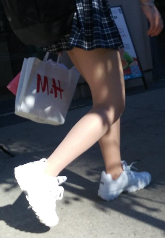 25P Candid legs and feet....
