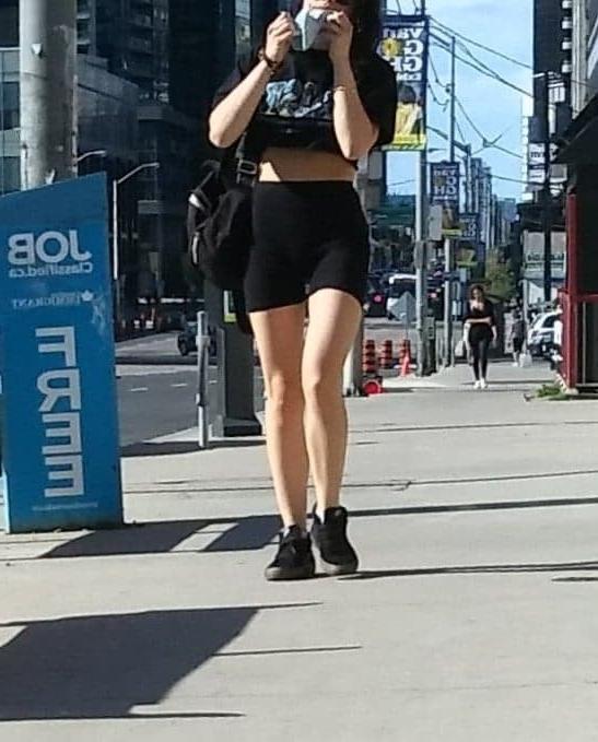 25P Candid legs and feet....