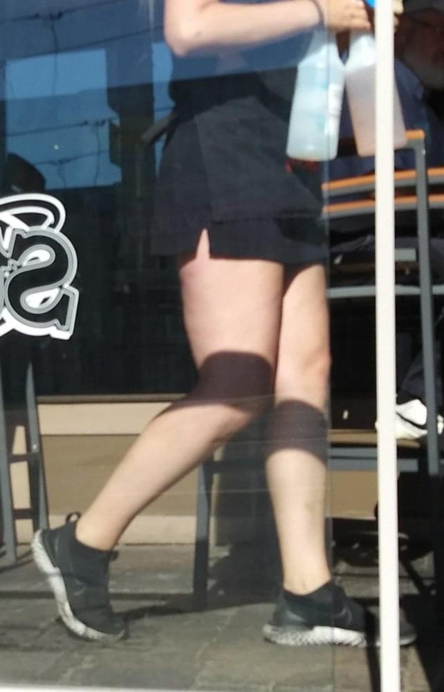 25P Candid legs and feet....