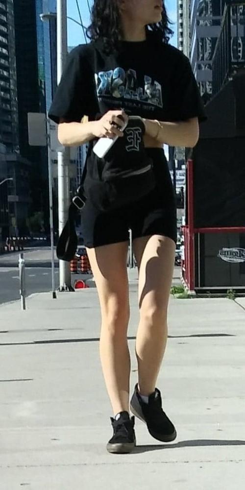 25P Candid legs and feet....