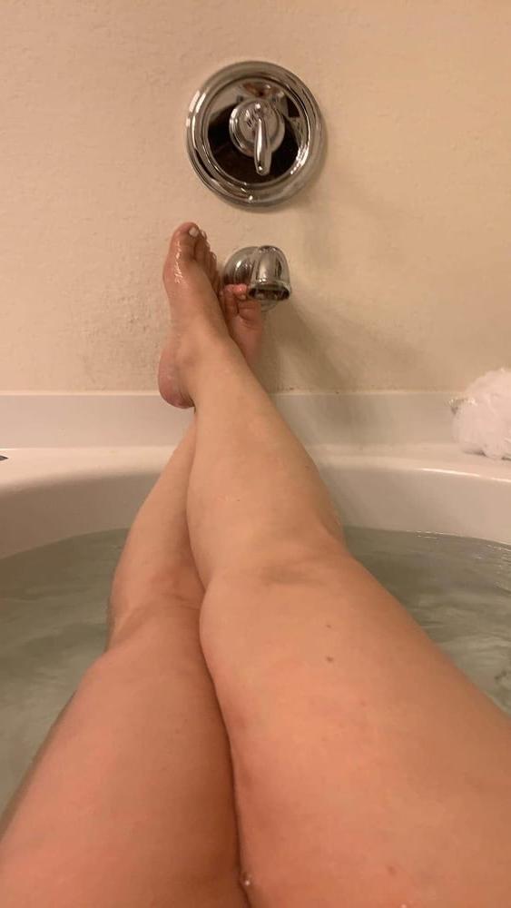 7P My wifes sexy legs