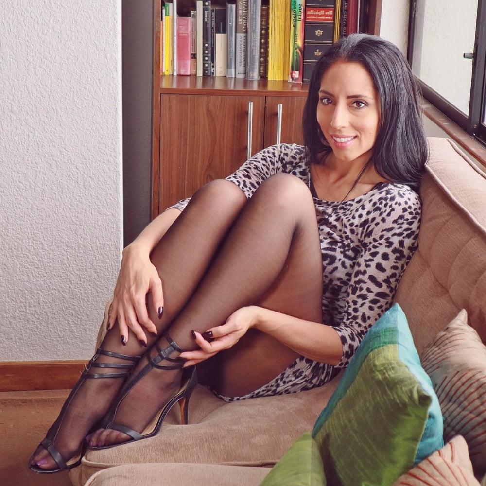 25P Insta girl hot nylon stocking pantyhose legs