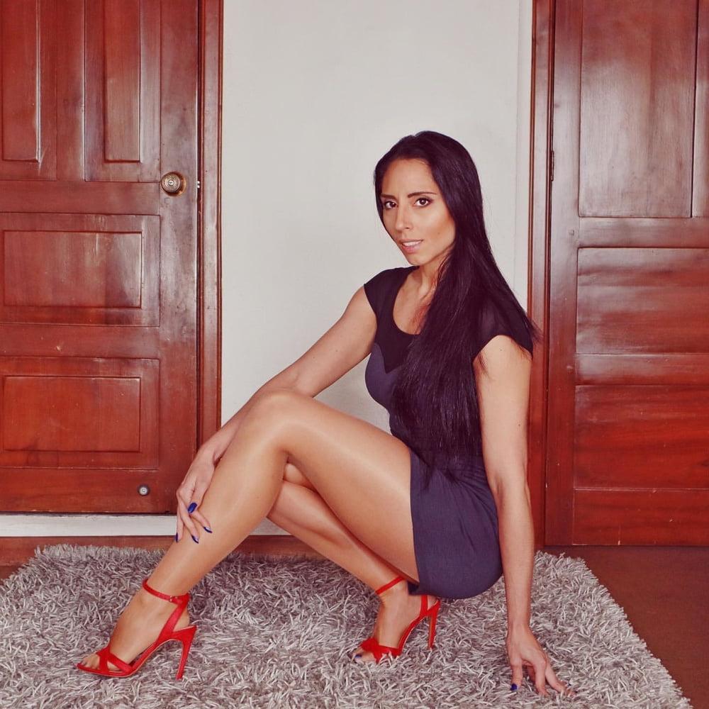 25P Insta girl hot nylon stocking pantyhose legs