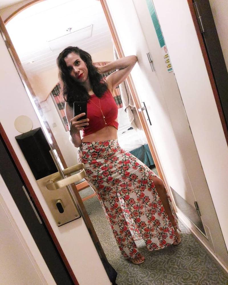 24P Sexy hot young milf for wank