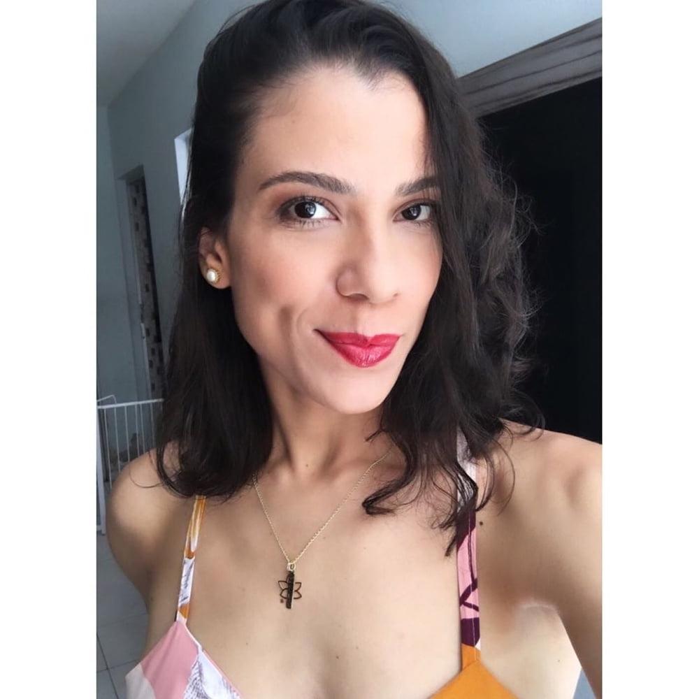 24P Sexy hot young milf for wank