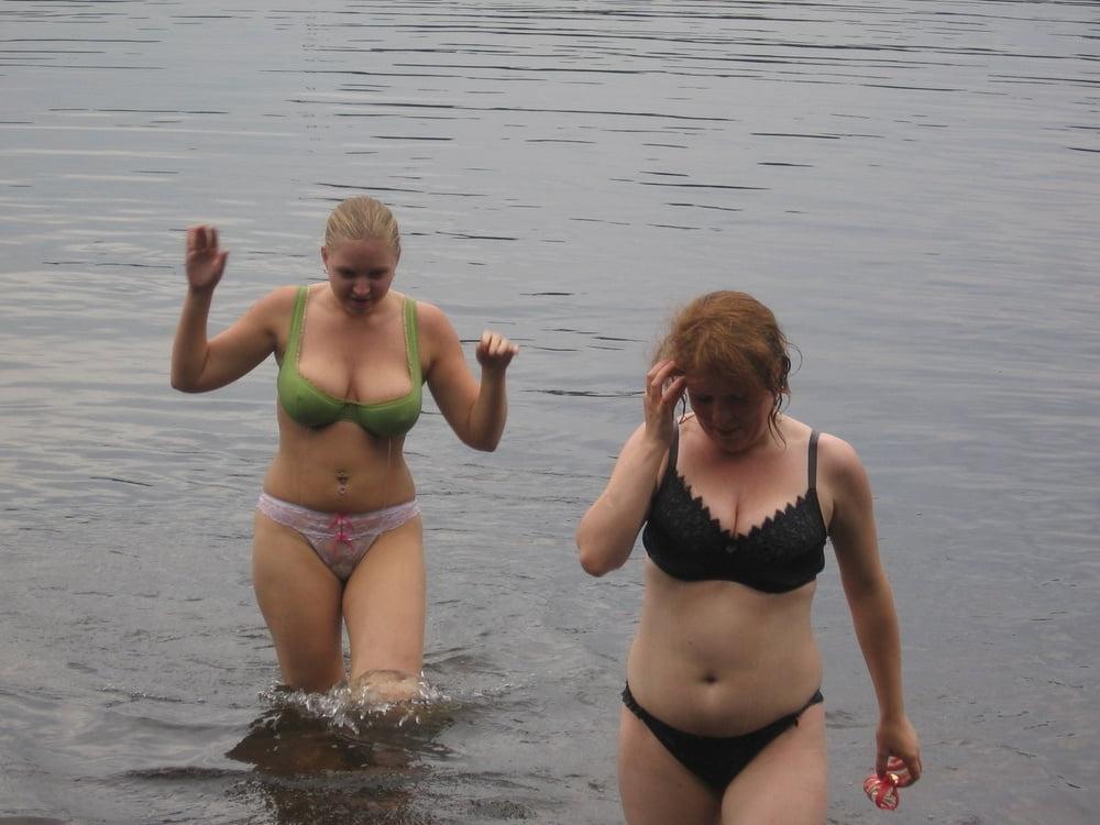 16P 811 - amateur wives - outdoors public flashing nature