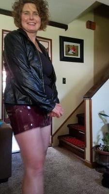 5P MILF LEATHER SKIRT