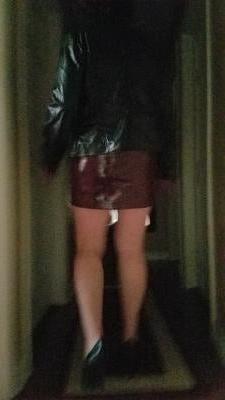 5P MILF LEATHER SKIRT