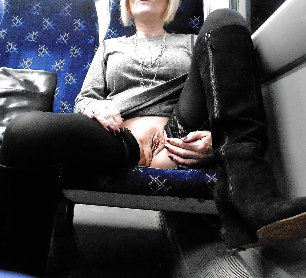 25P Amateur Mature Flashing