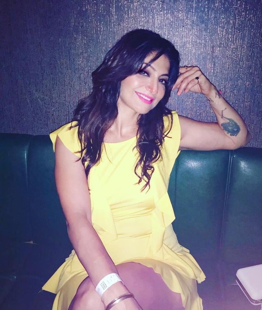 25P Sexy Indian Milf Goddess