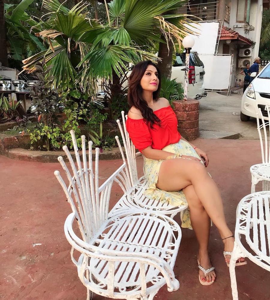 25P Sexy Indian Milf Goddess