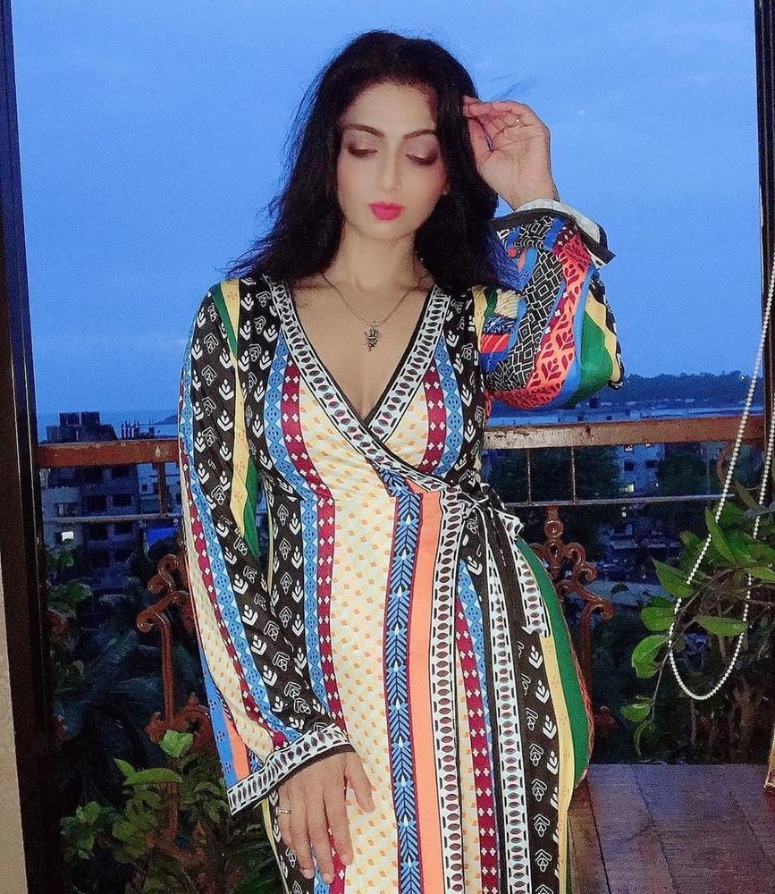 25P Sexy Indian Milf Goddess
