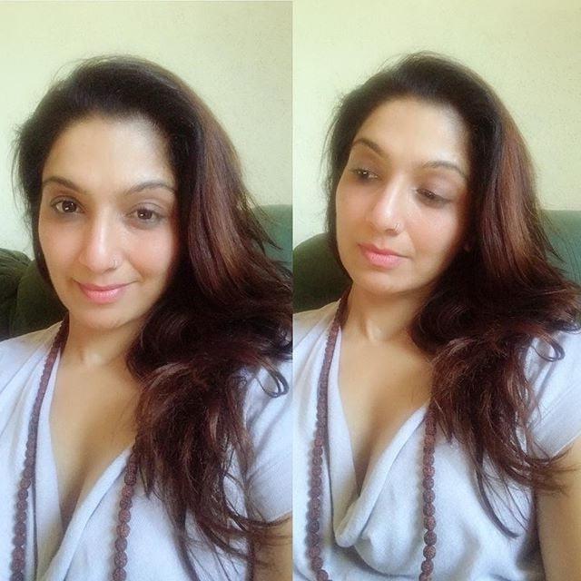 25P Sexy Indian Milf Goddess