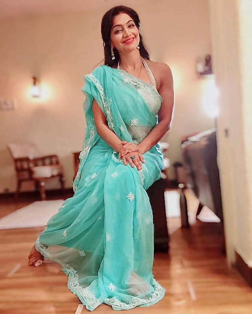 25P Sexy Indian Milf Goddess