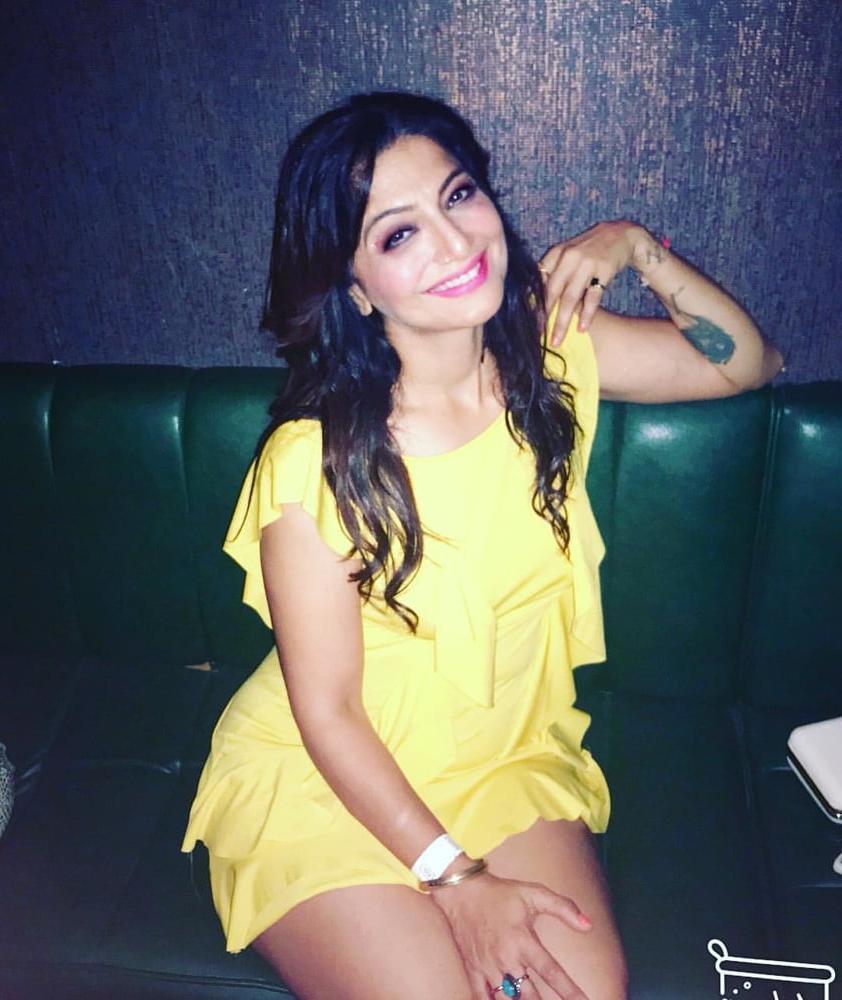 25P Sexy Indian Milf Goddess