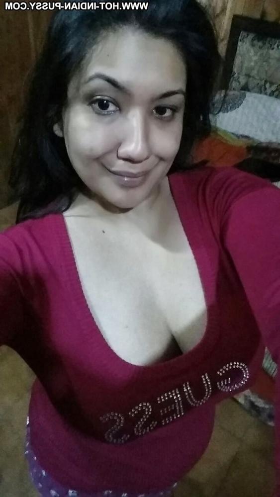 12P Sexy Milf Kiana