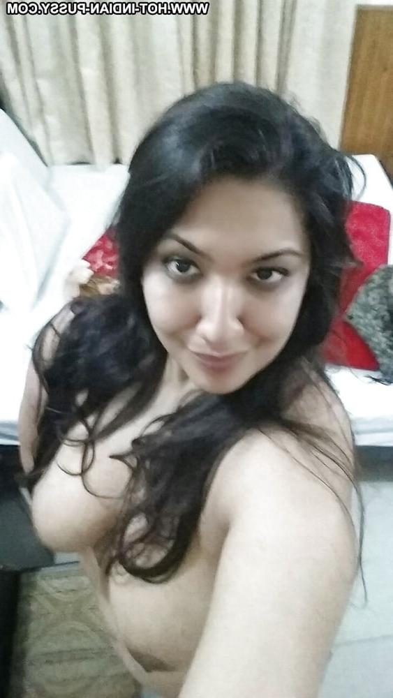 12P Sexy Milf Kiana