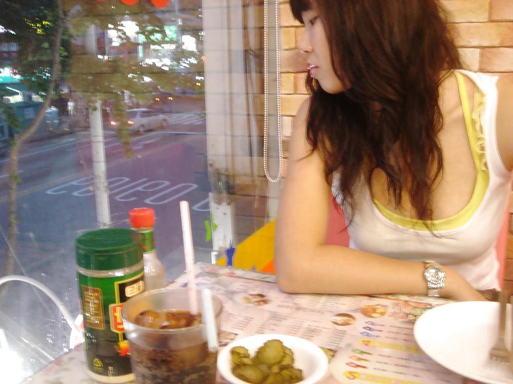 24P Korean girl flashing