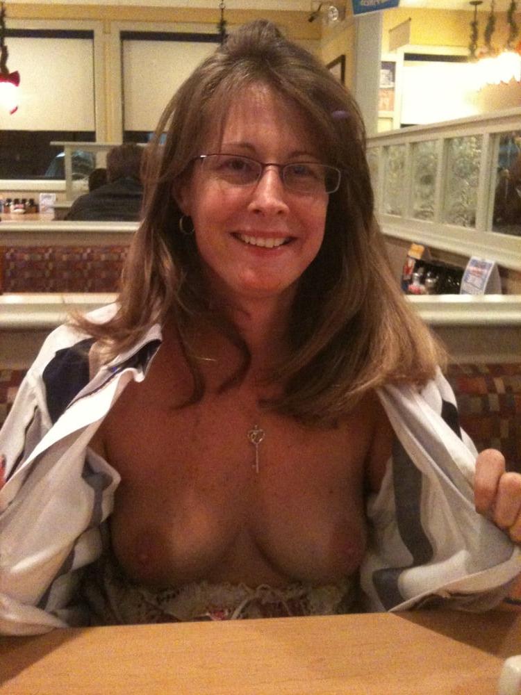 25P Charming matures flashing again