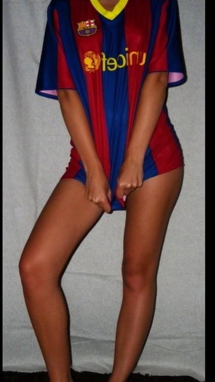 25P Beautiful young amateur legs