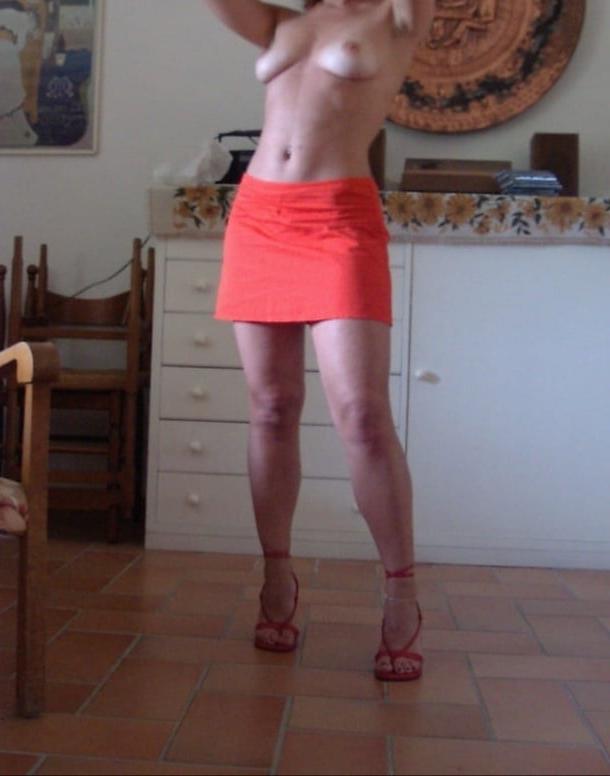 25P Beautiful young amateur legs