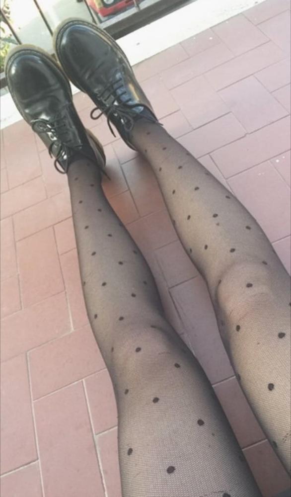 25P Beautiful young amateur legs
