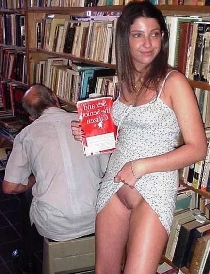 25P ladies out and about flashing their goods